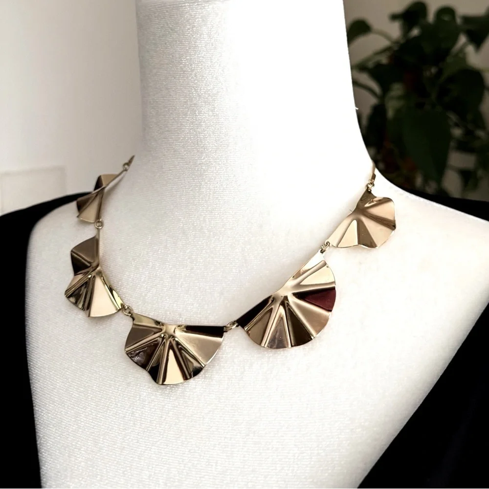 Nine West 16” Elegant Gold Tone Statement Collar Necklace Geometric Ripple Wavy - Picture 3 of 6